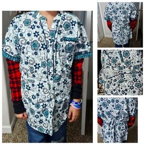 Scrub top size small super cute